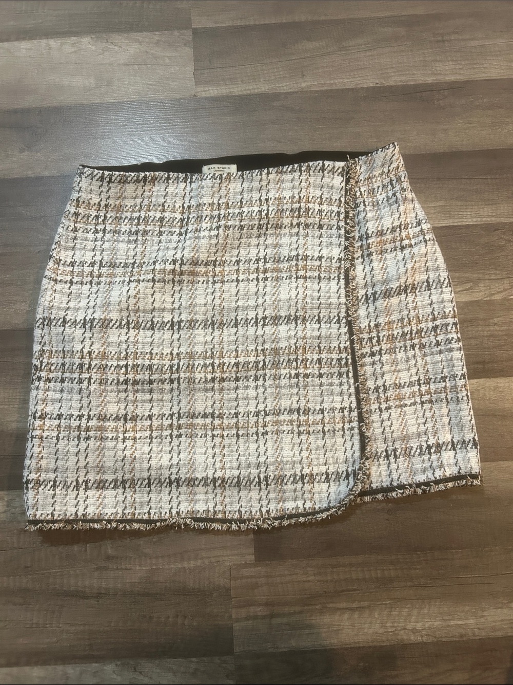 Max Studio Women’s Skirt White, Black Tan Mini Faux Wrap Size XL